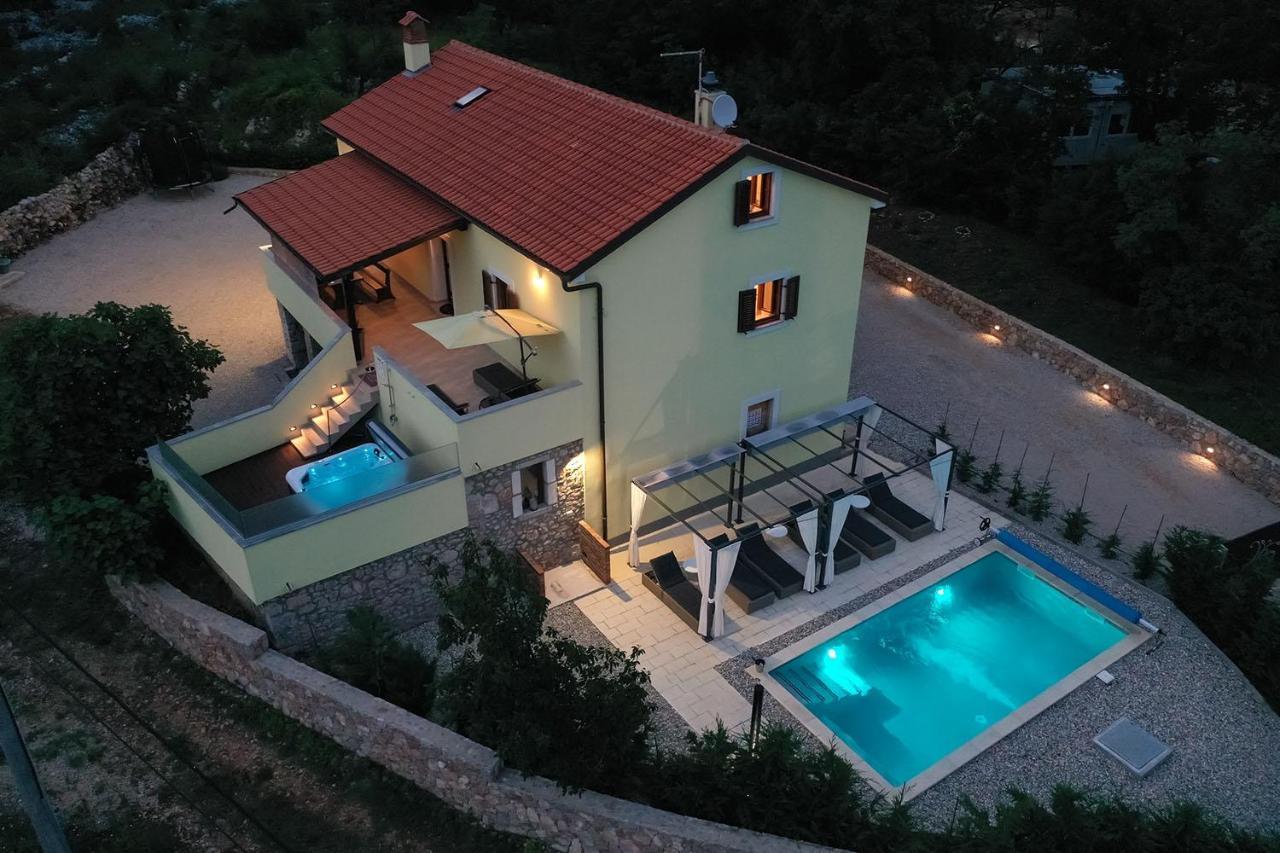 Holiday House Tos-Vila With Heated Pool Vrbnik Exterior photo